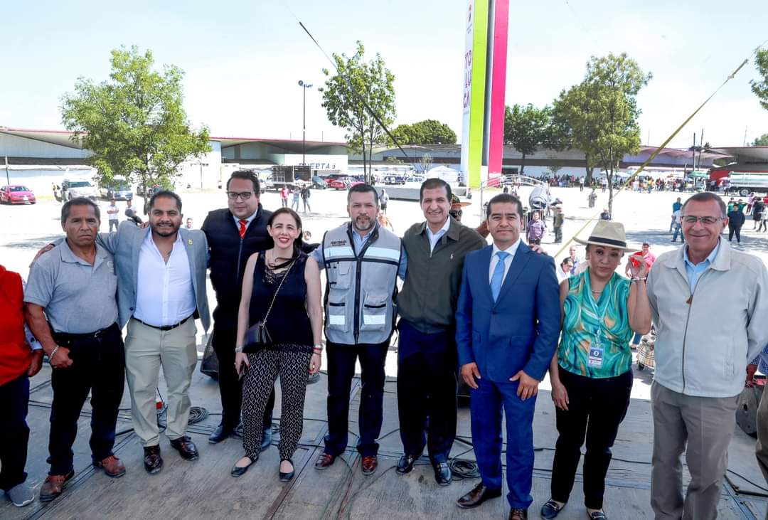 El alcalde de Toluca, Juan Maccise, acudió al festejo del Mercado Juárez
