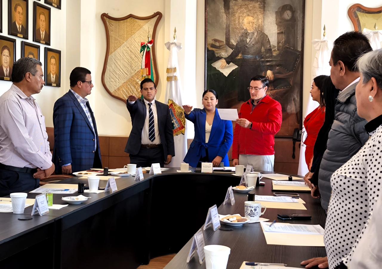 Cabildo de Almoloya de Juárez tomó protesta a dos nuevos regidores suplentes