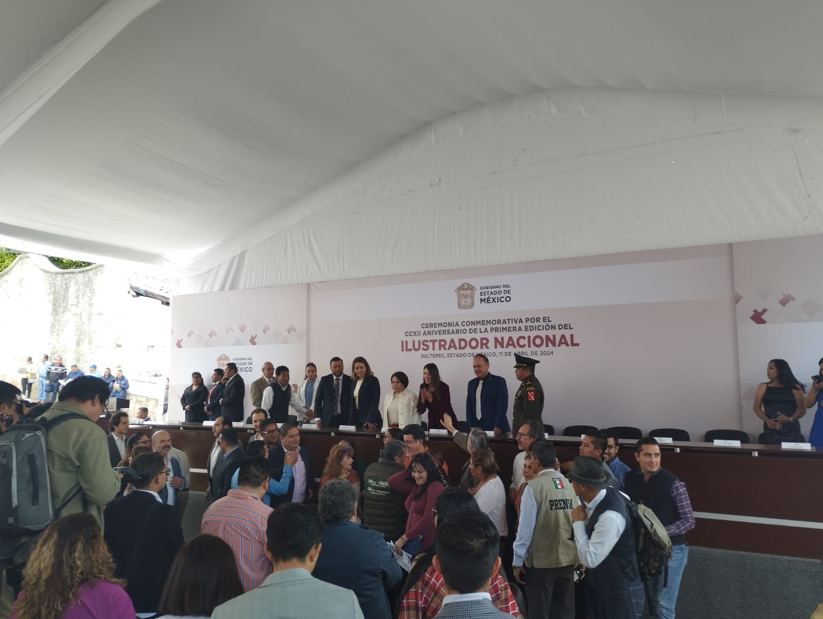 El Ilustrador Nacional, el festejo desde el oficialismo y el desdén