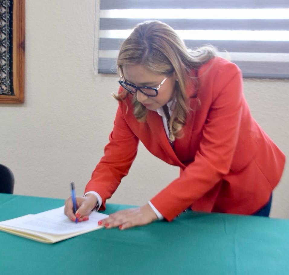 Ana Muñiz firmó el compromiso por la paz para San Mateo Atenco