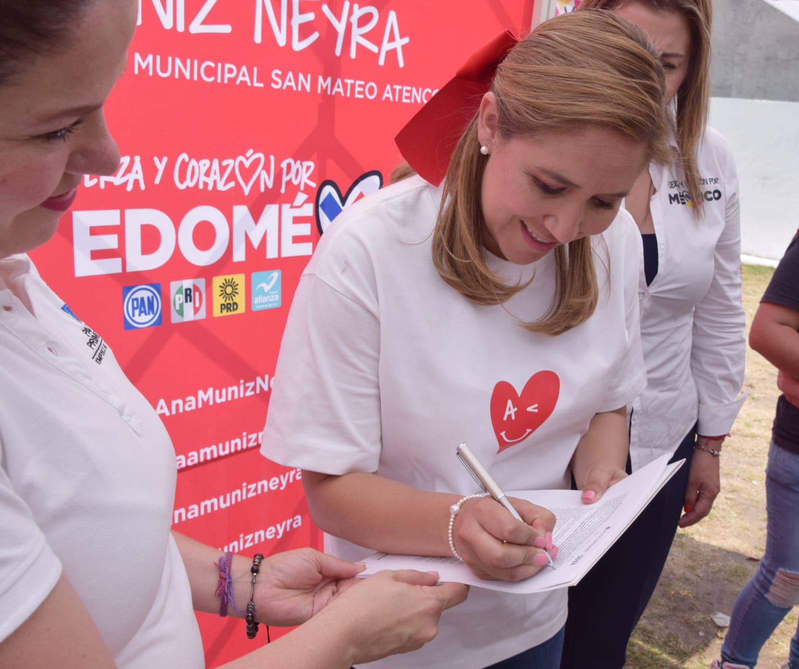 Ana Muñiz Neyra firmó el pacto por la primera infancia para San Mateo Atenco
