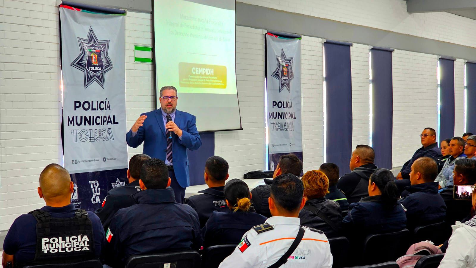 Toluca brinda capacitación a policías
