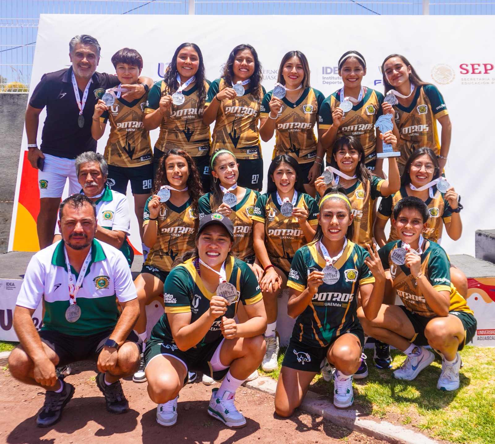 Equipo femenil de futbol bardas de la Uaeméx