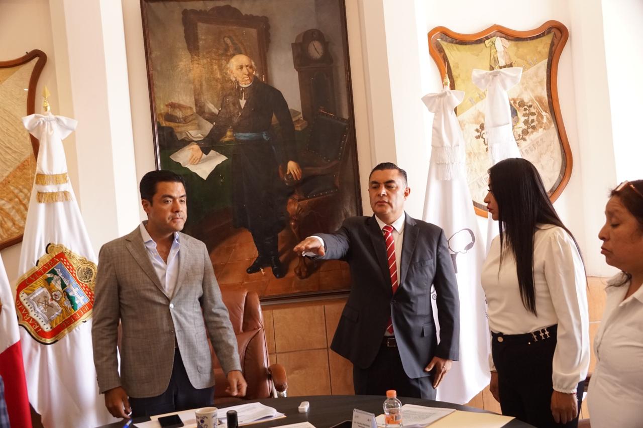 El alcalde de Almoloya de Juárez, Oscar Sánchez tomó protesta al nuevo secretario del Ayuntamiento
