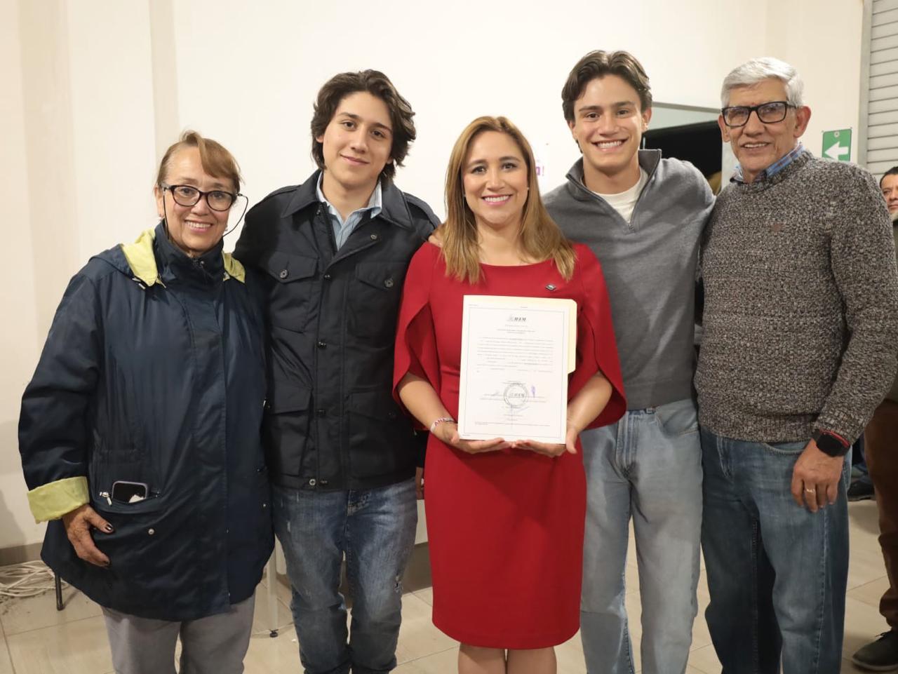 Ana Muñiz Neyra recibe constancia de mayoría para el periodo 2025-2027