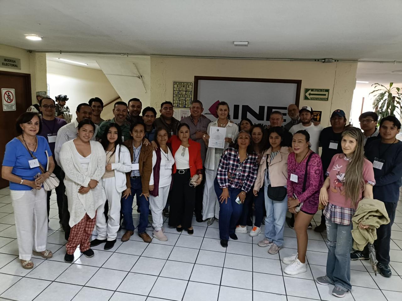 Mónica Álvarez Némer recibe su constancia de mayoría