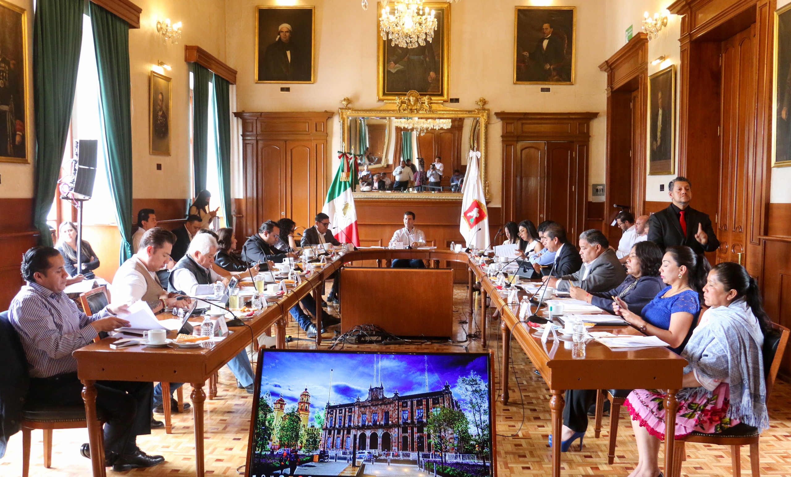 Regidores de Toluca se reincorporan tras elección