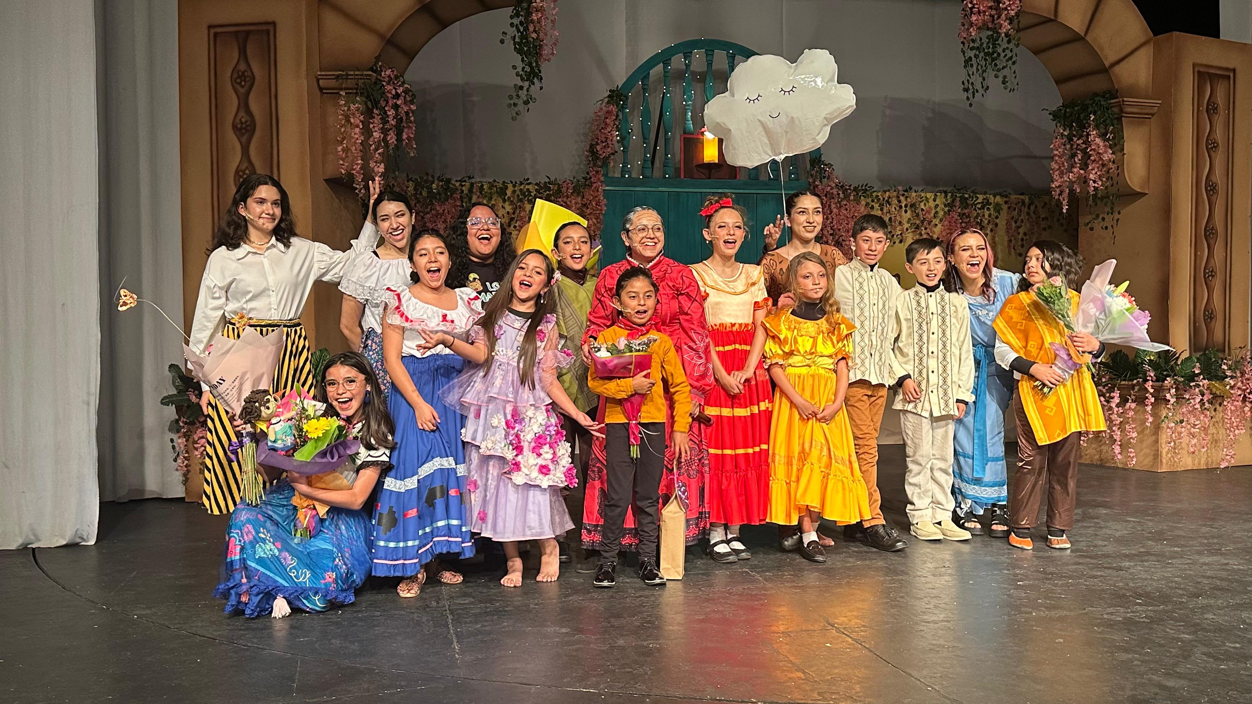 Imaginatio Art Studio deslumbra con éxito en presentación del musical "Los Madrigal"