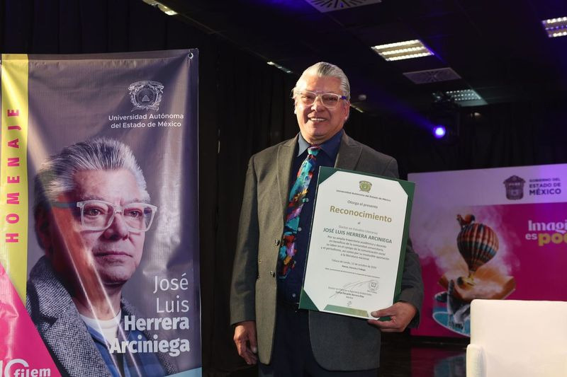 Uaeméx rinde homenaje a José Luis Herrera
