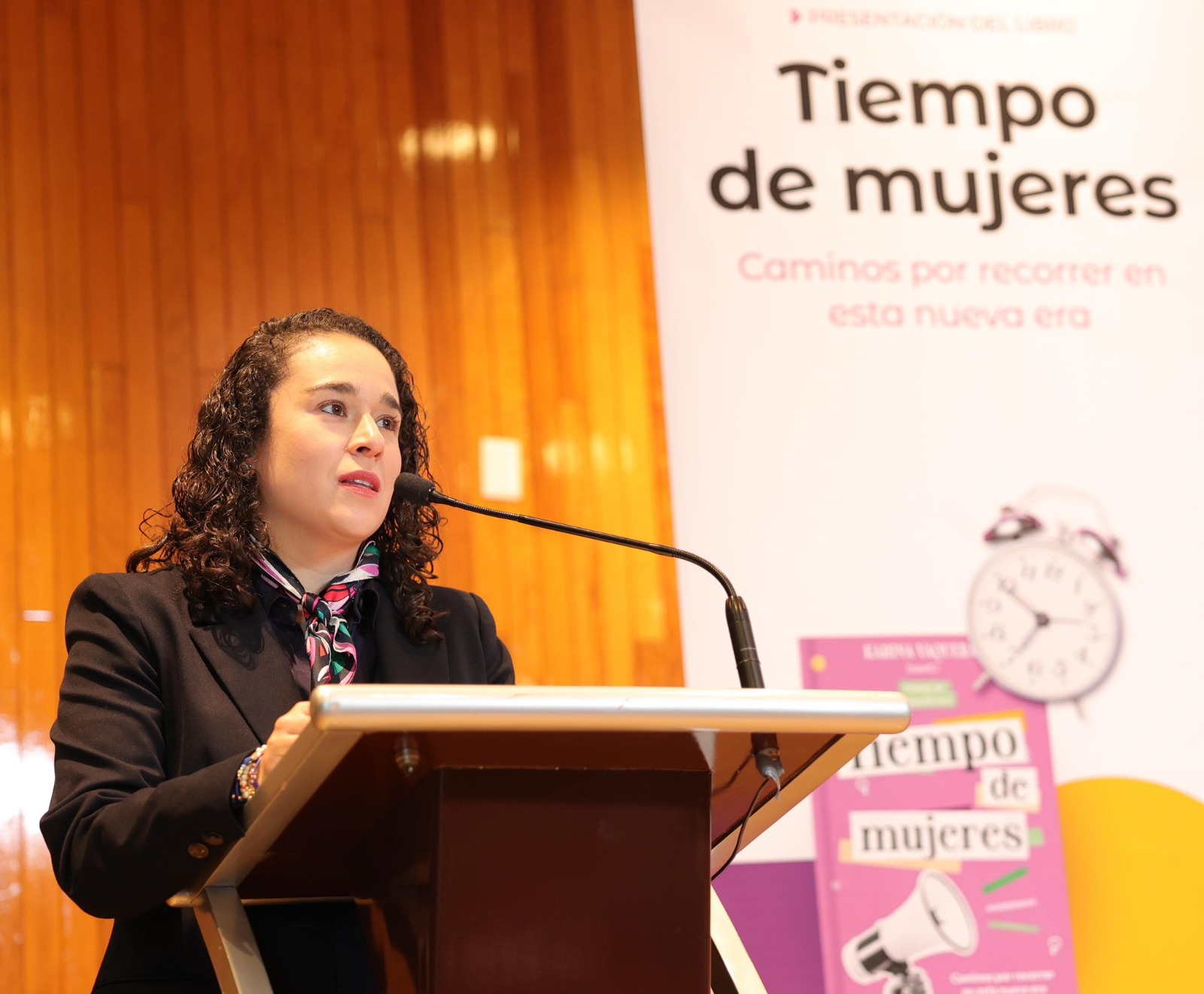 Tiempo de Mujeres, coordinado por Karina Ivonne Vaquera Montoya, aborda la participación femenina desde diversas perspectivas