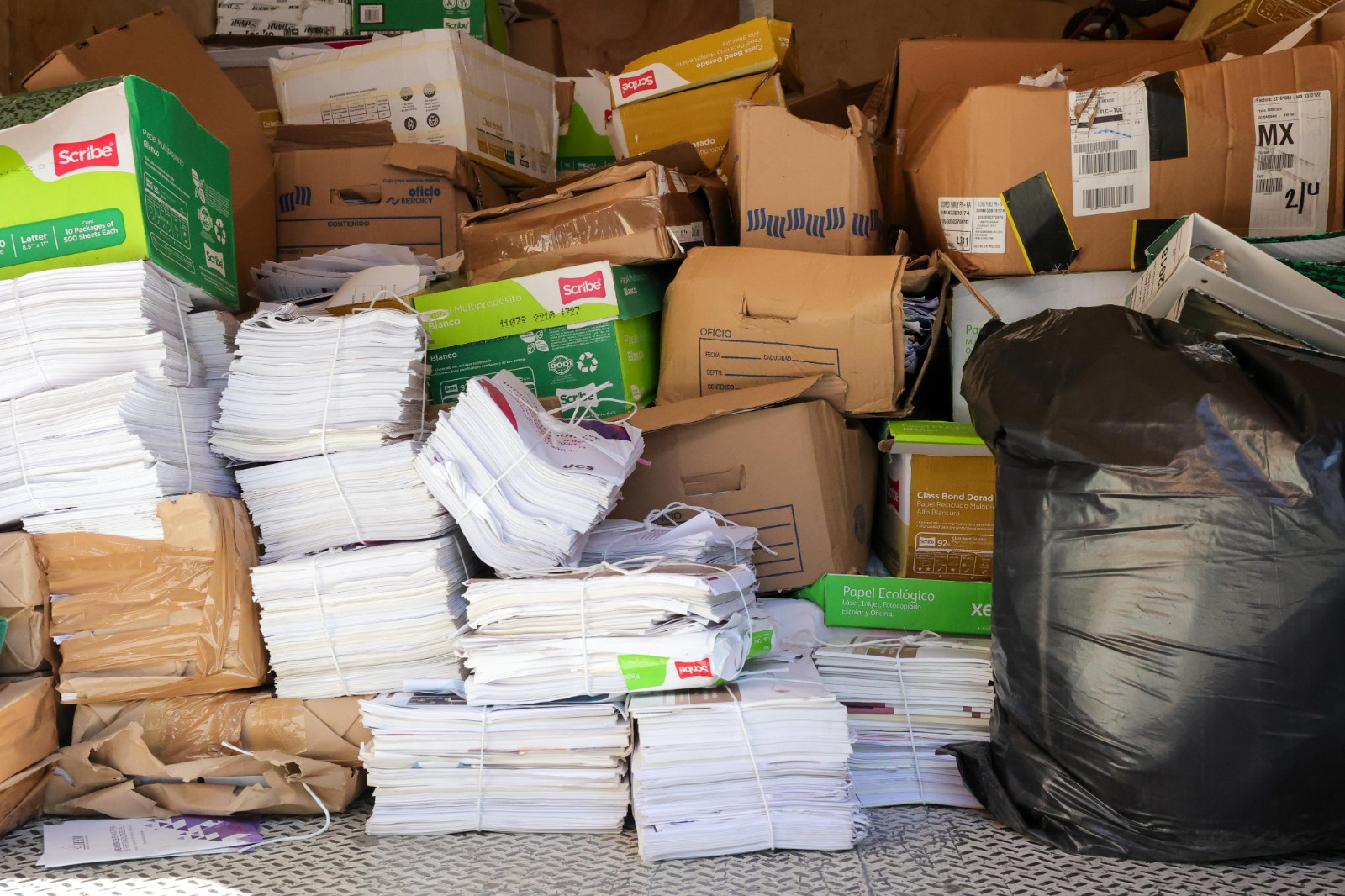 IEEM recicla papel y reduce impacto ambiental