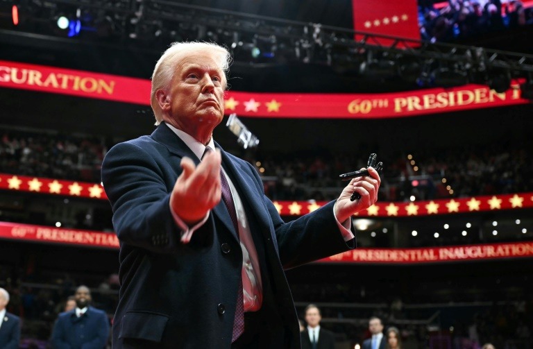 Estados Unidos impone aranceles a México y Canadá: impacto global