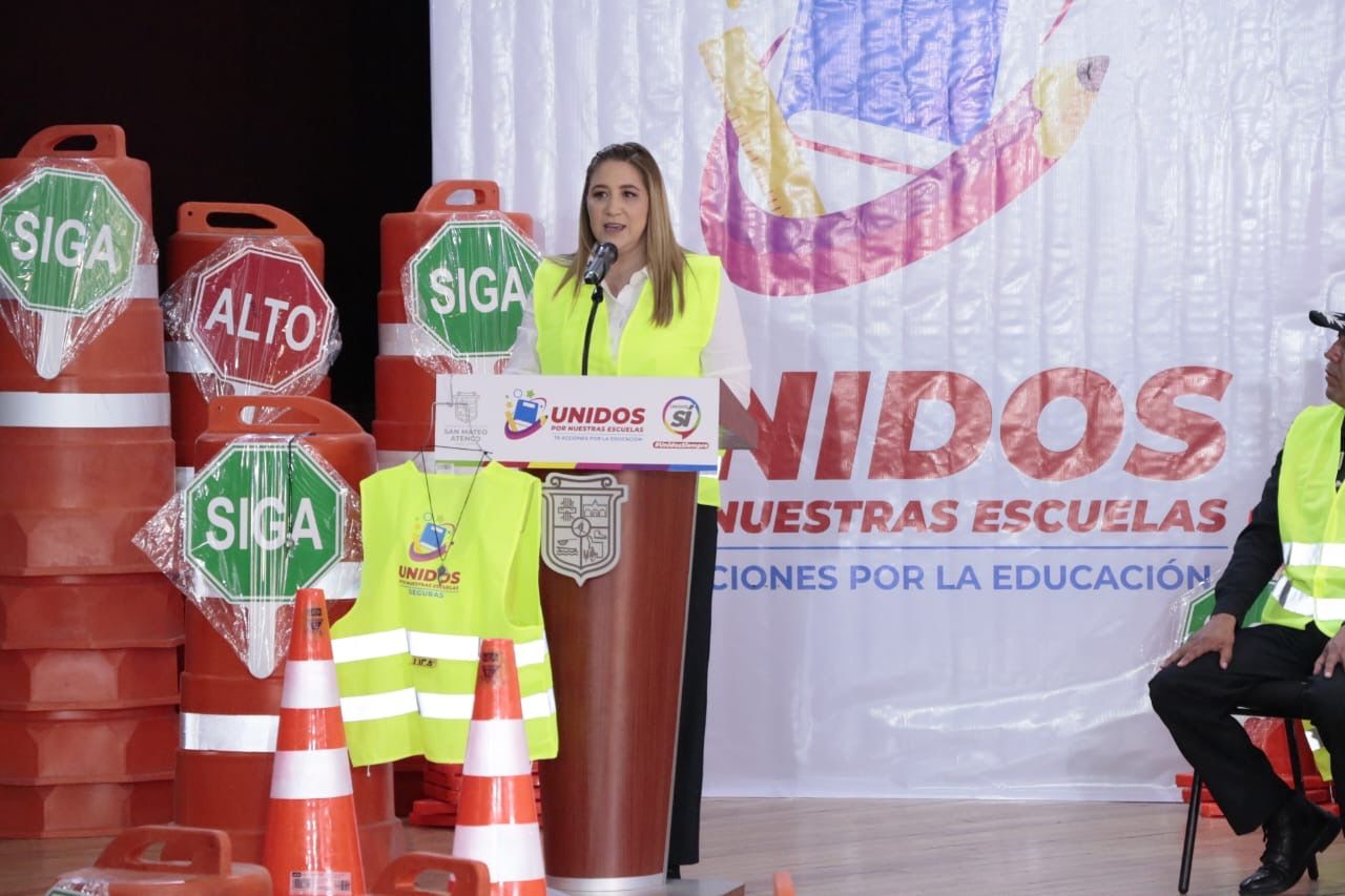 Ana Muñiz Neyra anuncia plan de educación en San Mateo Atenco