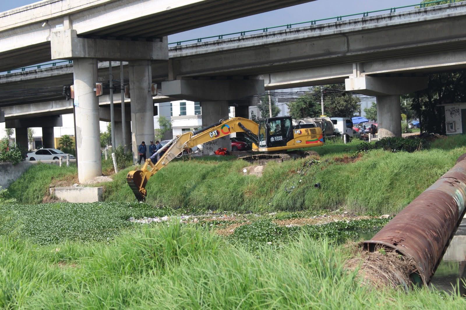 San Mateo Atenco desazolva el río Lerma para prevenir inundaciones