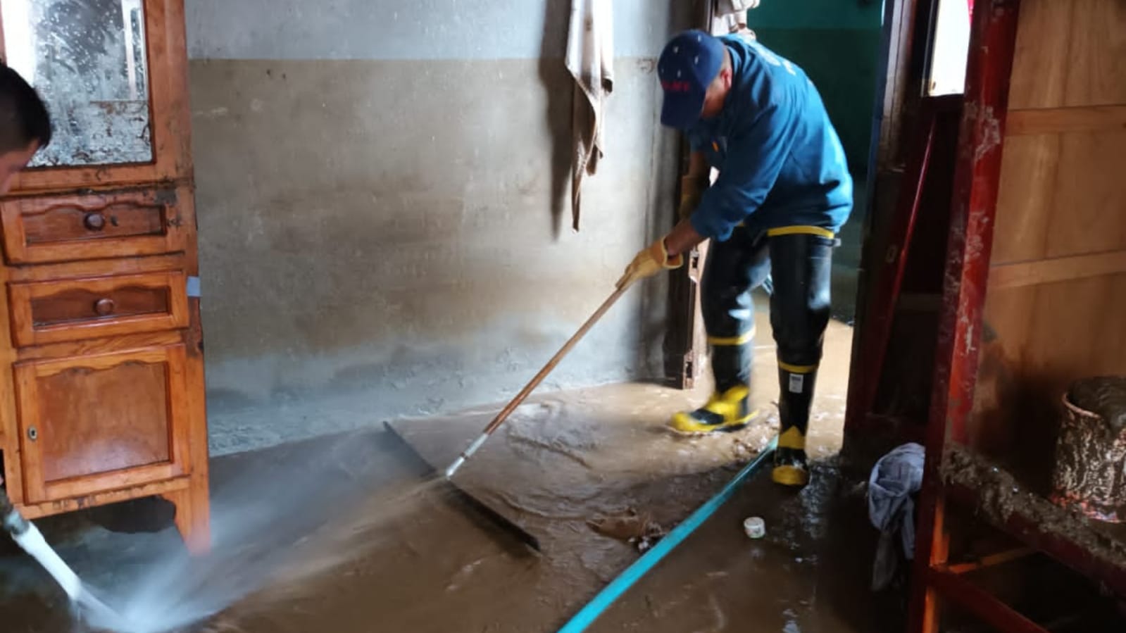 Llueve, se inunda Tlacuitlapa en Santiago Tianguistenco, el Estado responde