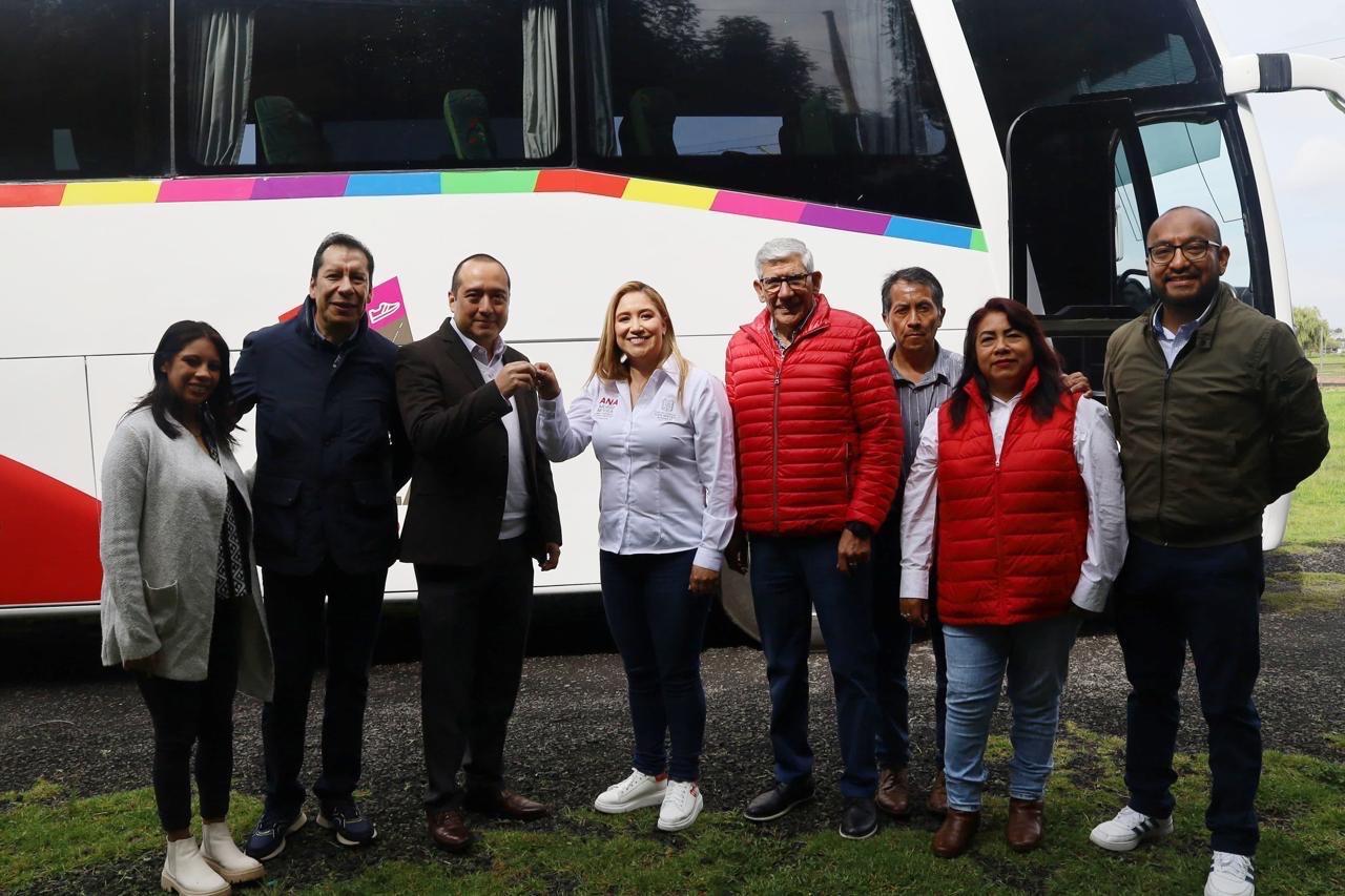 San Mateo Atenco recibe un segundo autobús en donación