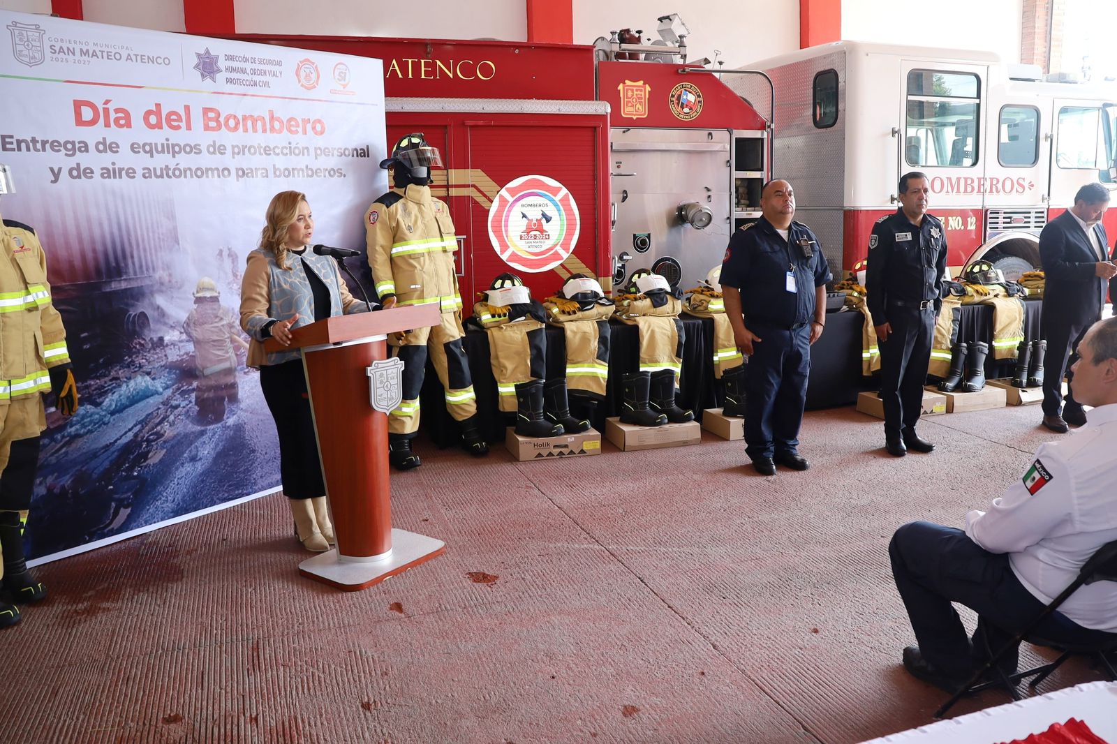 San Mateo Atenco honra a sus bomberos