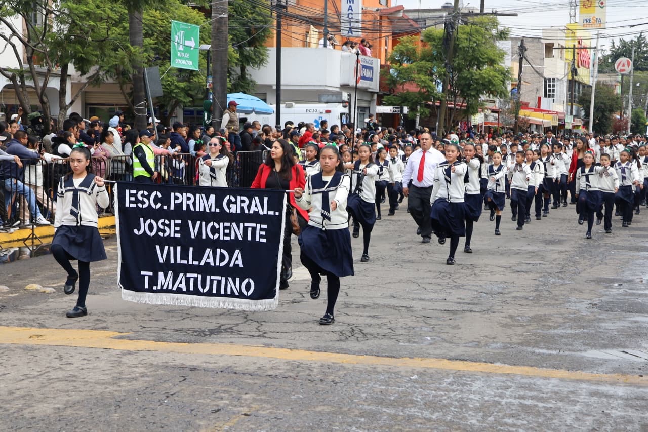 San Mateo Atenco desborda orgullo en desfile patriótico