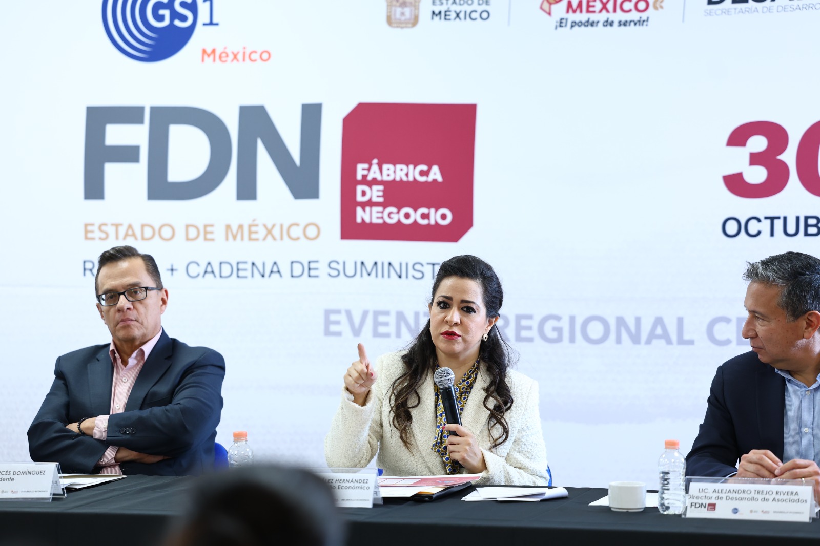 La secretaria de Desarrollo Económico del Estado de México, Laura González, presentó la Fábrica de Negocios