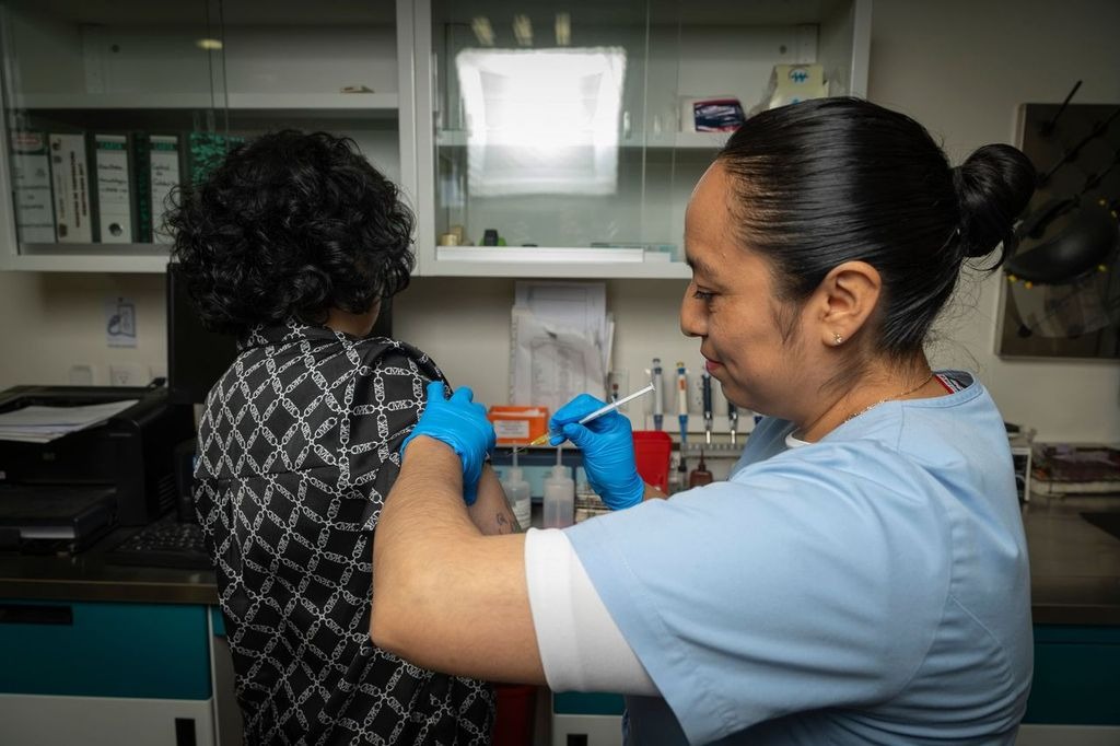 UAEMéx refuerza su vacunación invernal