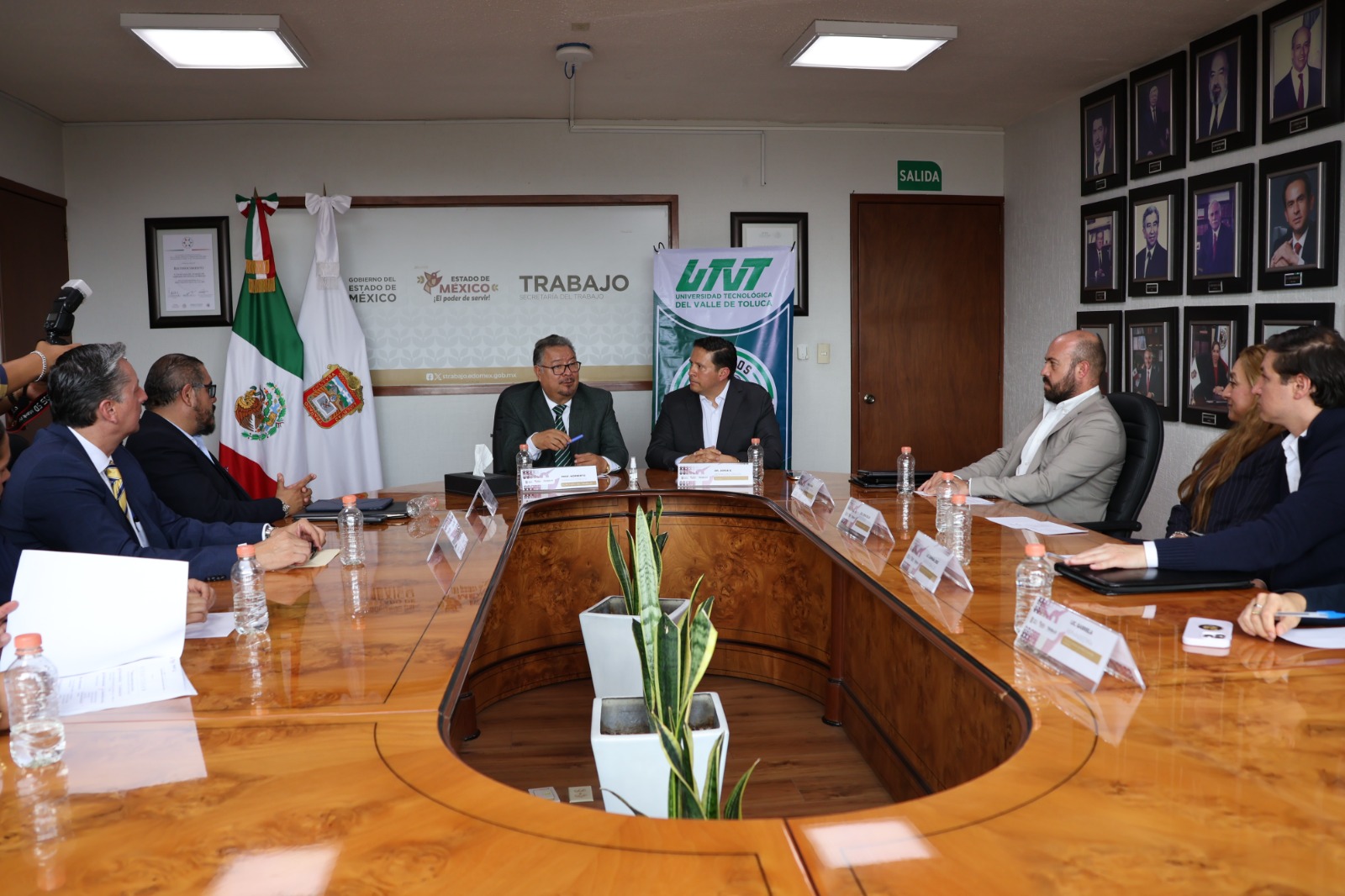 Secretaría del Trabajo y UTVT firman convenio por justicia laboral