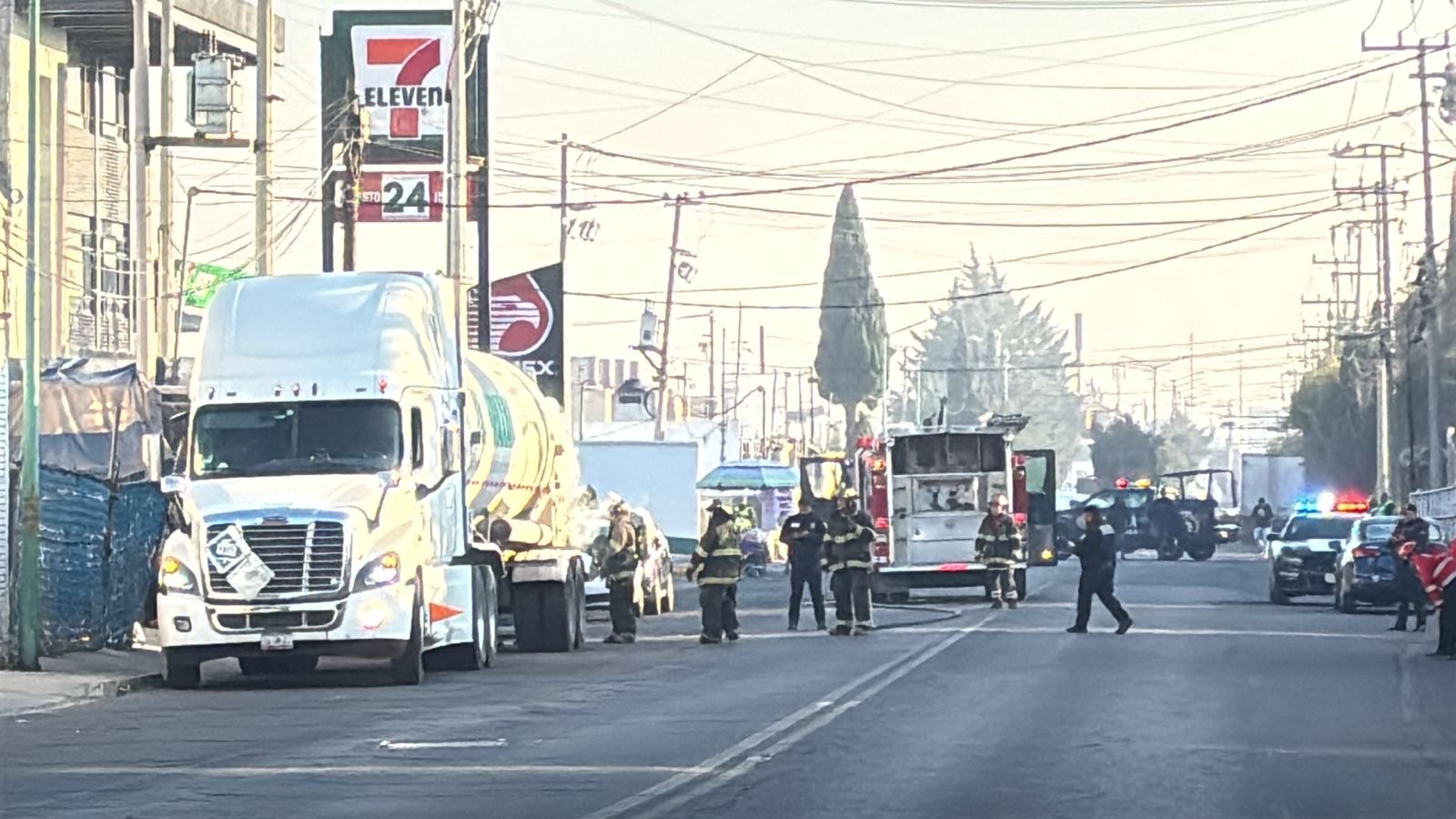 Toluca activa protocolos de seguridad por pipa de gas nitrógeno