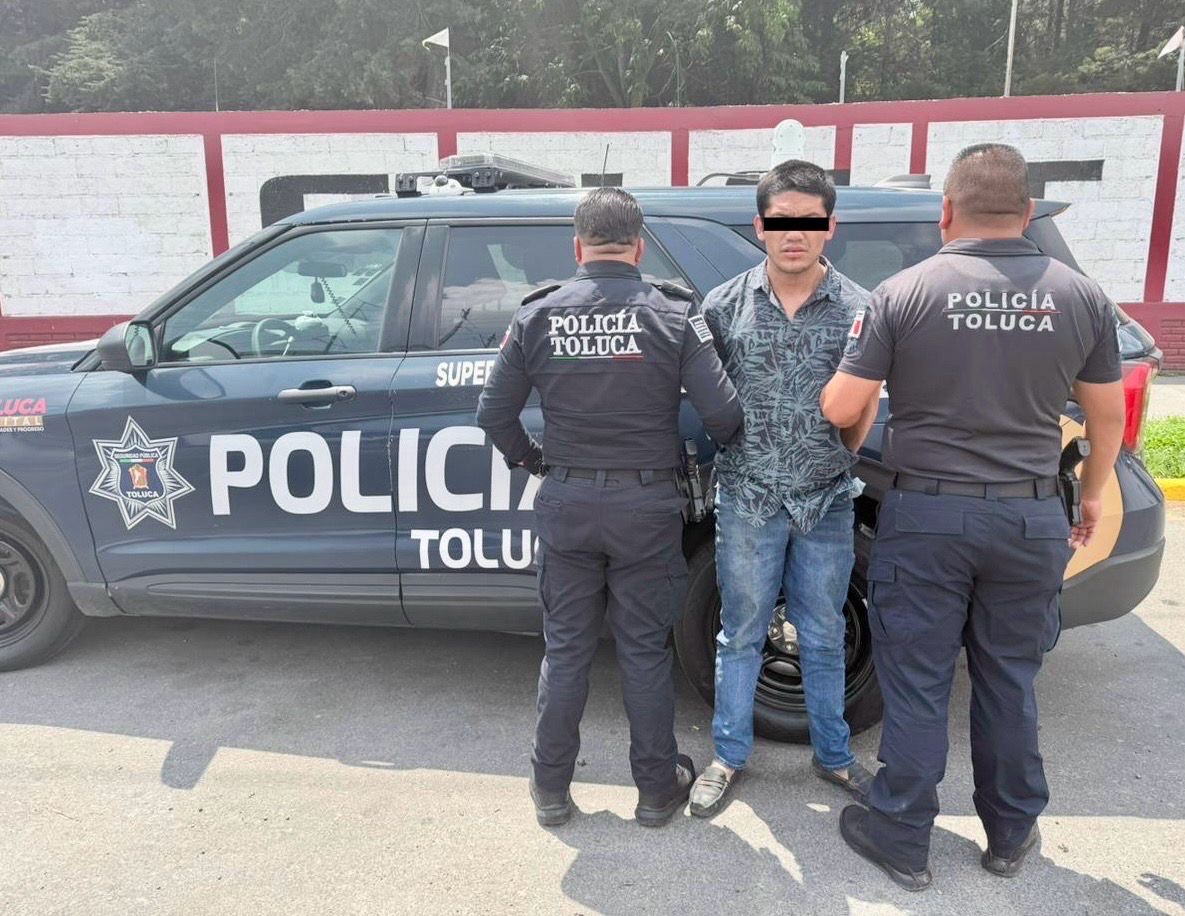 En Toluca detienen a presunto homicida con brazalete retirado