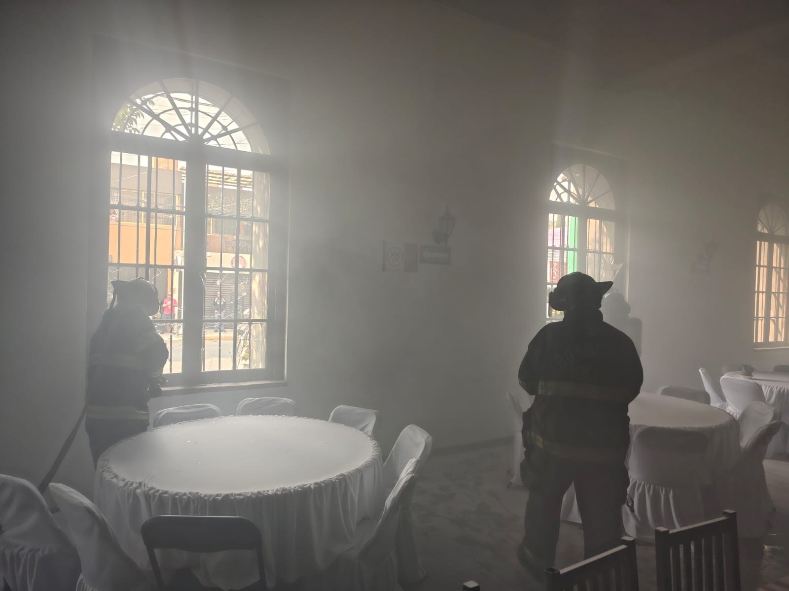 Incendio en Plaza El Molino de Toluca genera evacuación inmediata