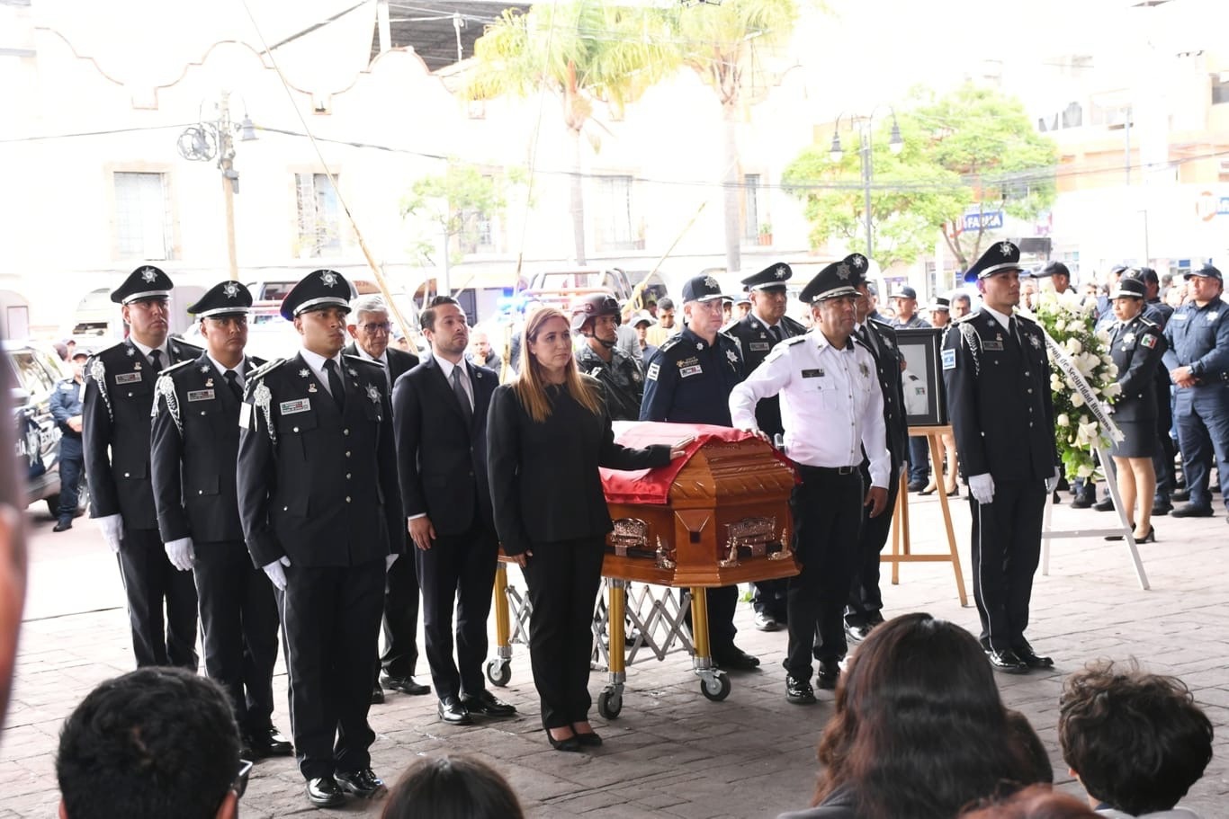 Policía cae protegiendo vidas; San Mateo Atenco lo honra
