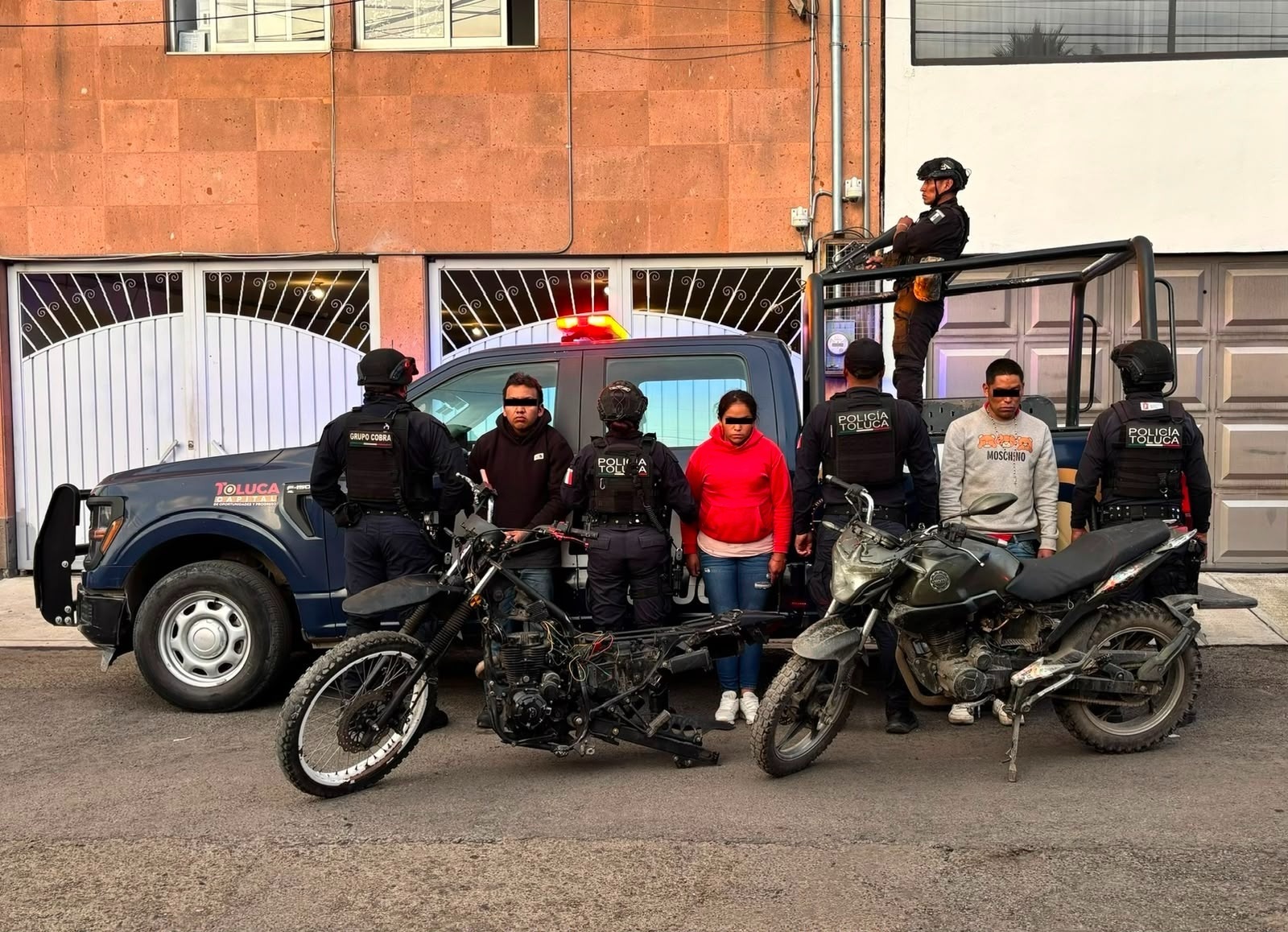 Narcopunto cae en Toluca; recuperan motos robadas